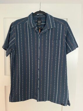 Prana Men's Short Sleeve Button-Up Shirt, navy blue medium with stitched stripes